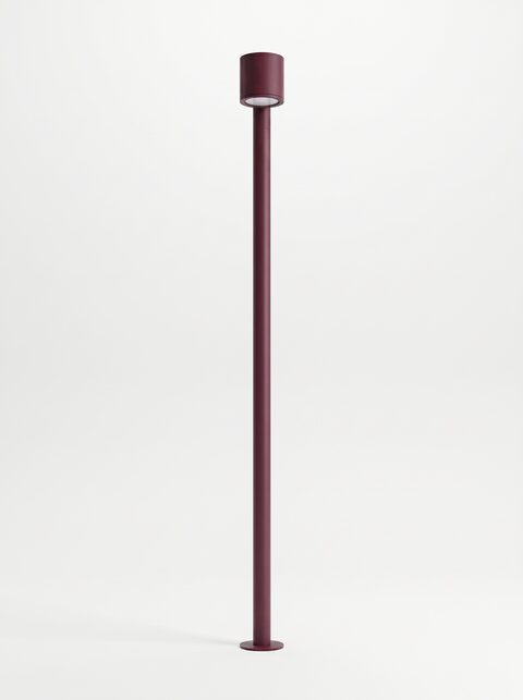 Lichtmast pulverbeschichtet in Bordeauxviolett RAL 4004